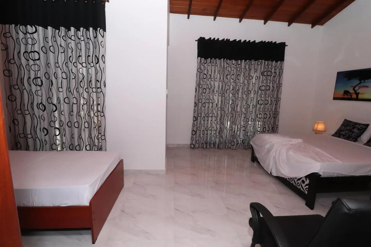 Slightly Chilled Forest Villa Sirimalwatta 2*,