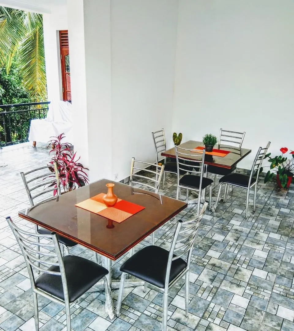 Bed & Breakfast Slightly Chilled Forest Villa Sirimalwatta